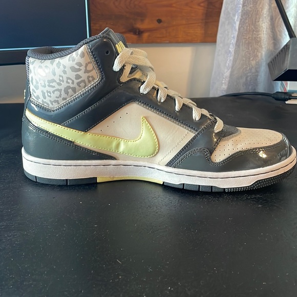 Rare Leopard 2012 Nike Prestige 3 Skinny High Prm Women's Gray/Volt - Picture 6 of 9